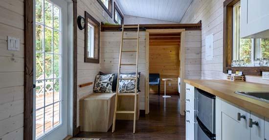 Gebruik een houten ladder in je interieur
