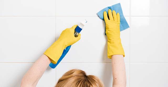 Bdkamertegels schoonmaken? Dit zijn de regels!