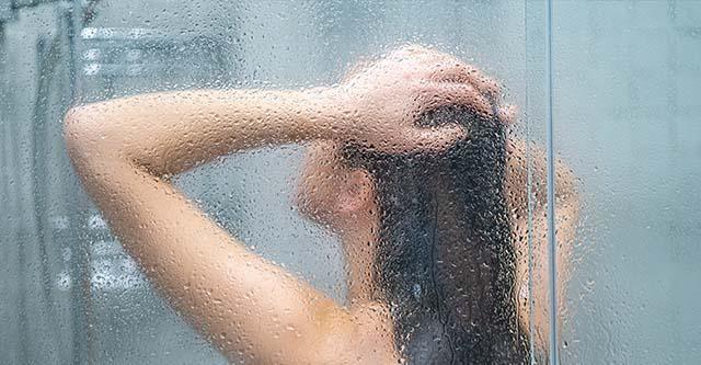 Ergenissen onder de douche