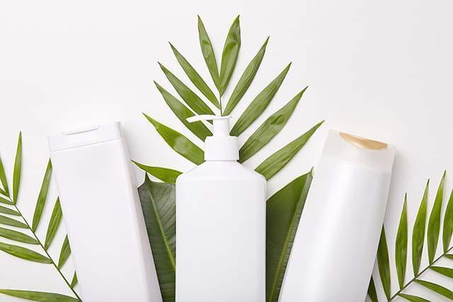 horizontal-shot-cosmetic-products-against-greenery-leaves_kopiëren.jpg