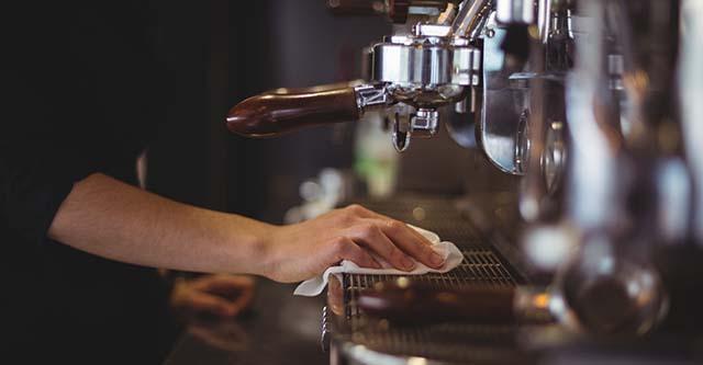 Je koffiezetapparaat schoonmaken of ontkalken, handige tips