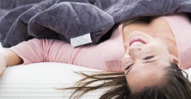 De beste tip om beter te slapen: een verzwaringsdeken