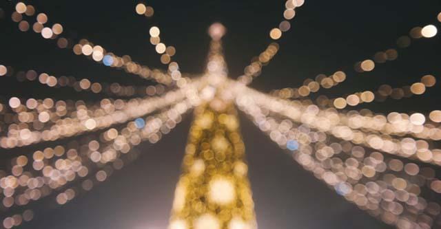 Vlaggenmast kerstverlichting; een kerstboom van lampjes