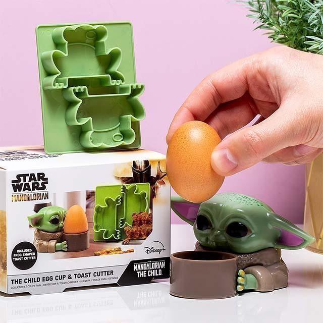 disney-star-wars-mandalorian-the-child-eierdopje-en-toastsnijder-331799-1.jpg