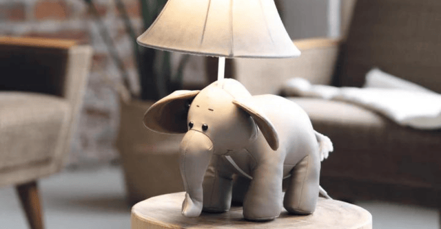 Bobby: de zachtaardige olifant van de Happy Lamps familie