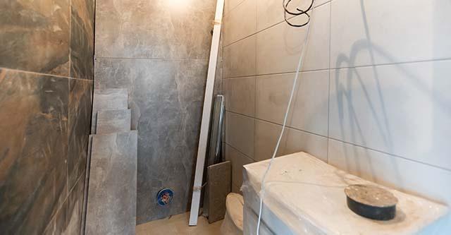 Hoe kies je de perfecte tijdelijke douche tijdens een verbouwing?