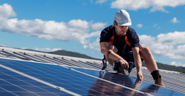 Installeren van zonnepanelen: een kijkje achter de schermen