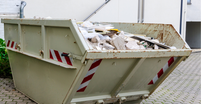De voordelen van afvalcontainers huren bij een bedrijf aan huis