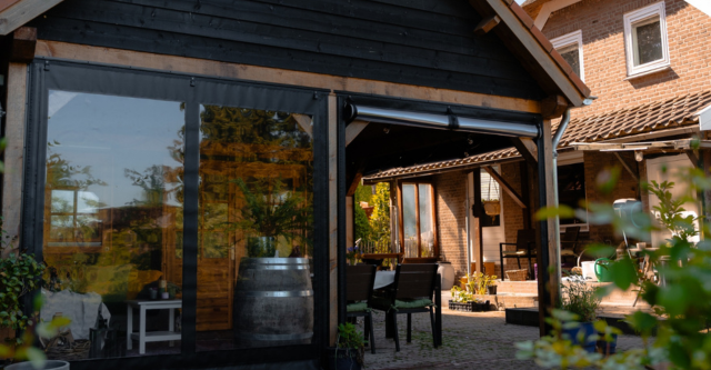 Het hele jaar door genieten van buiten met een verandazeil op maat