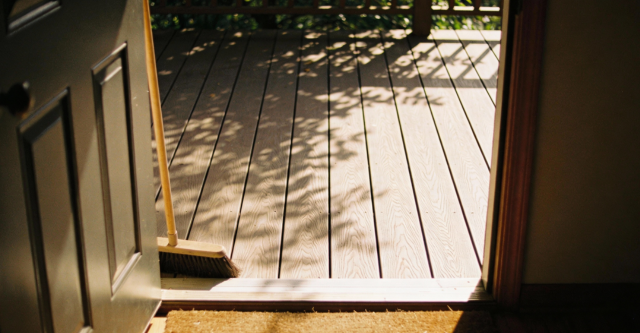 De 5-minuten-schoonmaak: zo houd je composiet vlonderplanken het hele jaar door als nieuw