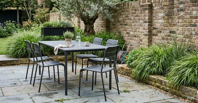 Aluminium, hout of kunststof: welk materiaal past bij jouw tuin?
